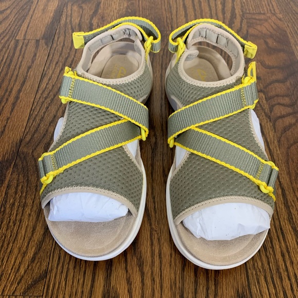 NEW Clarks Women's Amanda Stroll Flat Sandal Army Green Yellow Size 9M - Picture 5 of 14